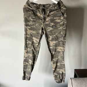 American Eagle super Stretch Camouflage Jeggings